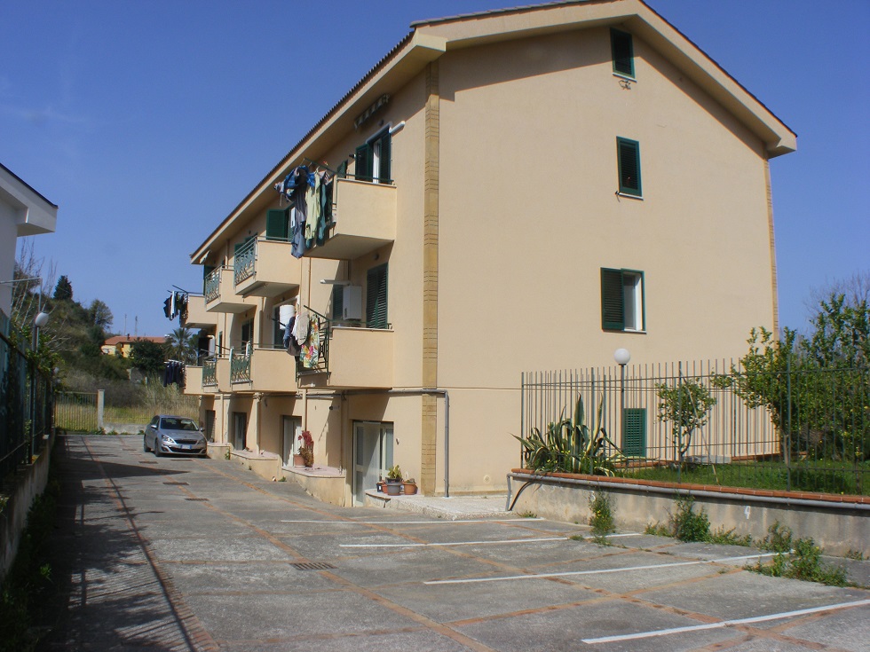 Rif.125 Appartamento zona residenziale Lascari via Tre Fiumi n.5