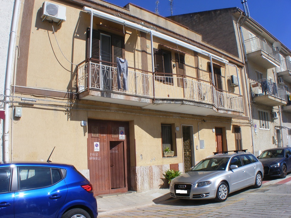 Rif.105 Appartamento piano terra con garage Piazza Croce Campofelice di Roccella