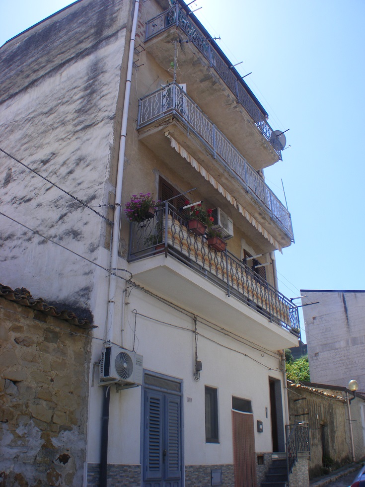 Rif.128 Appartamento 2° e 3° piano in via M. Di Marco n.103 Cerda